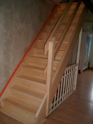 gerade treppe mit Setzstufen