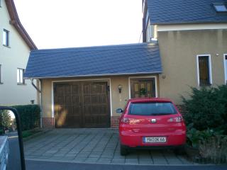 Vordach an einer Garage