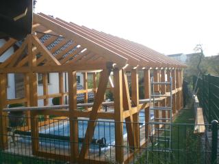 Pool�berdachung in Fachwerksbauweise