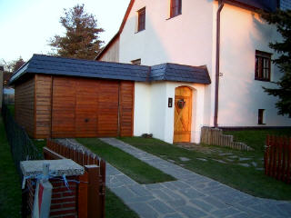 geschlossener Carport in Burgst�dt